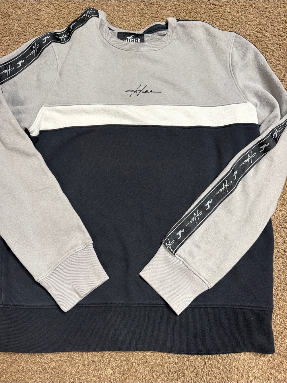Hollister Men’s Gray, Black & White Colorblock Crewneck Sweatshirt